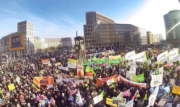 Φωτογραφία από τη διαδήλωση των πολιτών του Βερολίνου ενάντια στο TTIP, το Σάββατο 17 Ιανουαρίου 2015.
