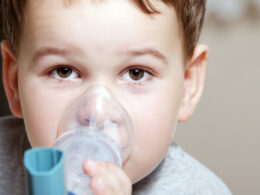 Child-with-breathing-treatment