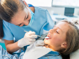 όχι στη μετακίνηση των κονδυλίων από την προληπτική οδοντιατρική λέει η ποσσασδια