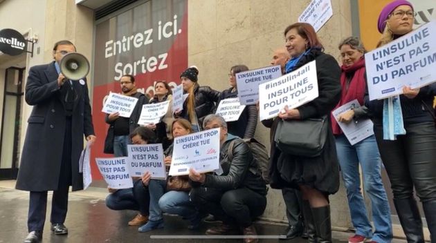 Οι διαβητικοί στη Γαλλία διαδήλωσαν ενάντια στην υψηλή τιμή της ινσουλίνης με την υποστήριξη του Γάλλου βουλευτή Francois Ruffin
