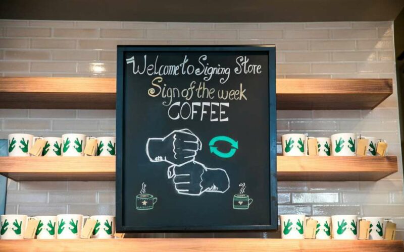 Το πρώτο κατάστημα Starbucks για κωφούς στην Ιαπωνία