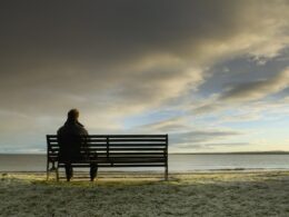 Πως μπορούμε να καταπολεμήσουμε τη μοναξιά