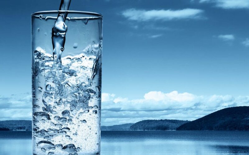 Ερευνητές αποκαλύπτουν τον τρόπο με τον οποίο το νερό προστατεύει από την παχυσαρκία και το μεταβολικό σύνδρομο