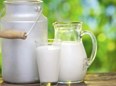 Νέα έρευνα αποκαλύπτει ότι το γάλα μπορεί να προστατεύει συγκεκριμένους ανθρώπους από καρδιαγγειακά νοσήματα