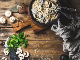 Comfort food ζυμαρικά ολικής αλέσεως με σπανάκι και μανιτάρια