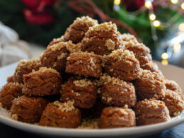 Χριστούγεννα χωρίς ενοχές: 3 συνταγές για μελομακάρονα φιλικά στον διαβήτη που δεν στερούνται τίποτα σε γεύση