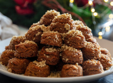 Χριστούγεννα χωρίς ενοχές: 3 συνταγές για μελομακάρονα φιλικά στον διαβήτη που δεν στερούνται τίποτα σε γεύση