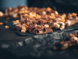Βραχάκια μαύρης σοκολάτας με κάσιους: Το σνακ που οι διαιτολόγοι ισχυρίζονται ότι βοηθά στον έλεγχο του σακχάρου στο αίμα σας