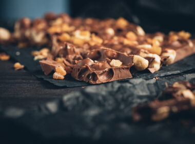 Βραχάκια μαύρης σοκολάτας με κάσιους: Το σνακ που οι διαιτολόγοι ισχυρίζονται ότι βοηθά στον έλεγχο του σακχάρου στο αίμα σας