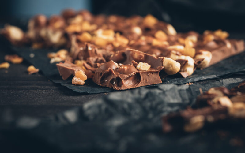 Βραχάκια μαύρης σοκολάτας με κάσιους: Το σνακ που οι διαιτολόγοι ισχυρίζονται ότι βοηθά στον έλεγχο του σακχάρου στο αίμα σας