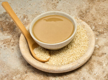 Το ταχίνι δεν είναι απλώς για τη νηστεία: Γιατί είναι το απόλυτο superfood για τον διαβήτη (και πώς να το απολαύσεις σωστά)