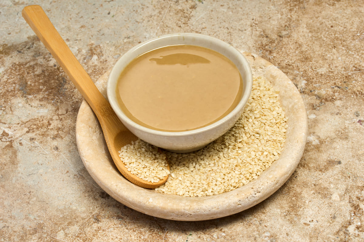 Το ταχίνι δεν είναι απλώς για τη νηστεία: Γιατί είναι το απόλυτο superfood για τον διαβήτη (και πώς να το απολαύσεις σωστά)