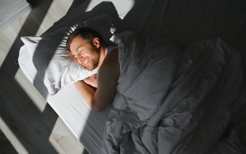 3 πράγματα που πρέπει να κάνετε πριν τον ύπνο για καλύτερο σάκχαρο στο αίμα, σύμφωνα με τους διαιτολόγους