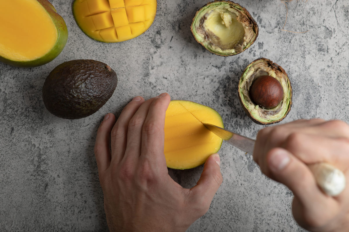 Αβοκάντο και μάνγκο κάθε μέρα: Μελέτη συνδέει τον συνδυασμό με καλύτερους δείκτες καρδιαγγειακής υγείας σε άτομα με προδιαβήτη
