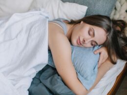 5 βήματα για ένα «reset» ύπνου που μπορεί να βοηθήσει στη διαχείριση του βάρους